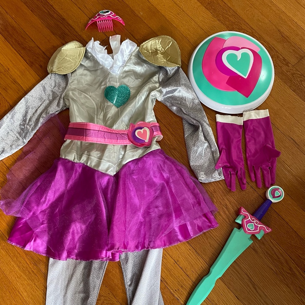 Nella princess knight complete costume. Size 4-6x.